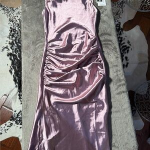 Emerald Sundae
Juniors' Satin Pleated Slit Gown